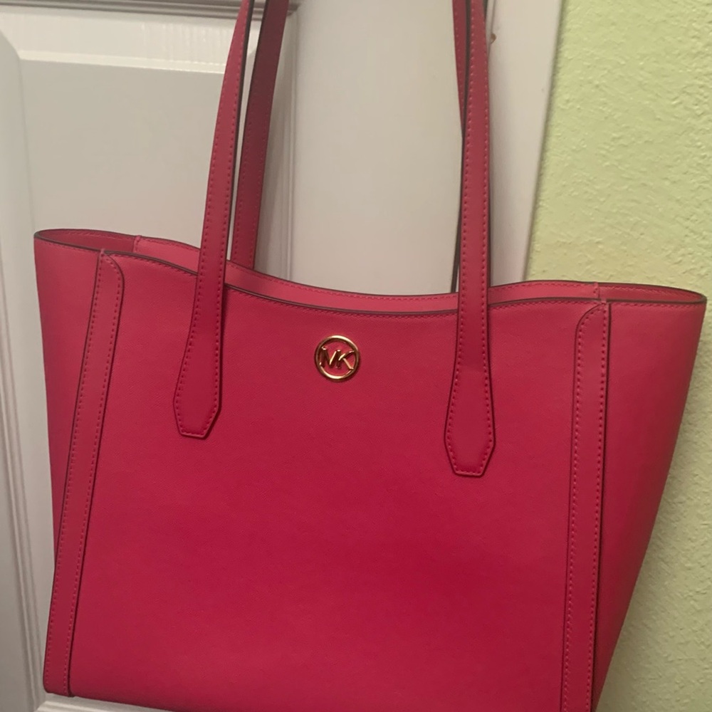 NWT Michael Kors Fuchsia Tote Bag